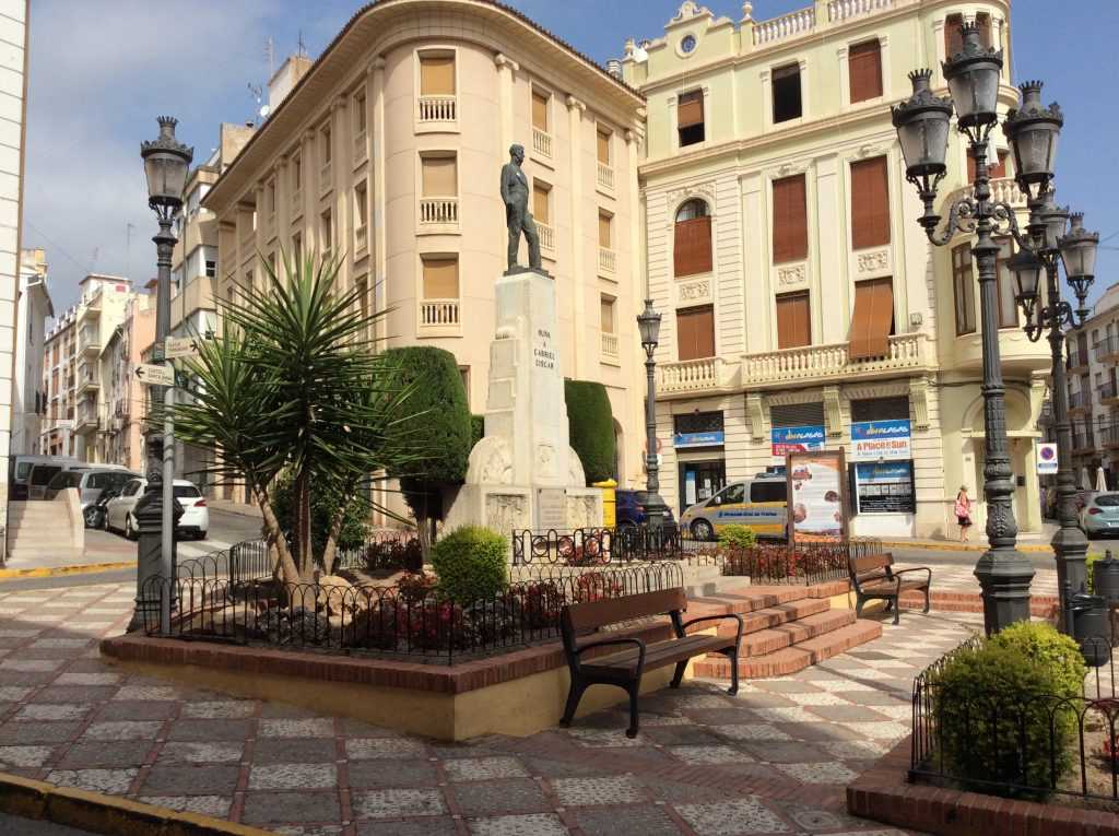 Town square in Oliva, Old Town