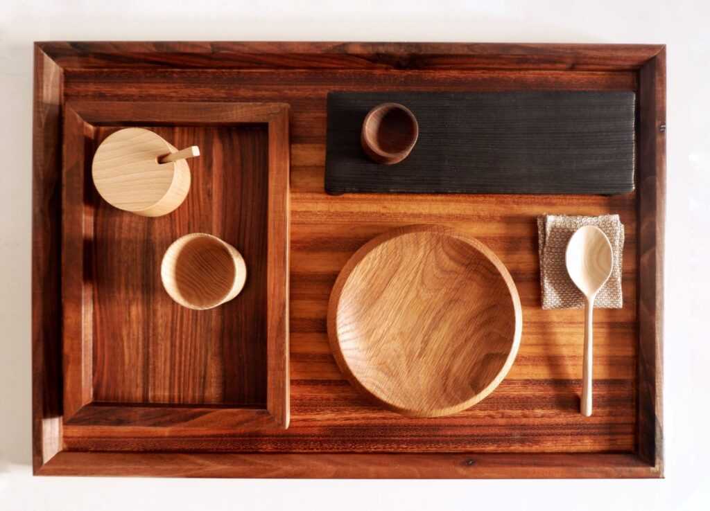 Walnut tray with cedar made by artisans of the Estudio Sangiovanni in Galicia, Spain for Lorenzo Design.