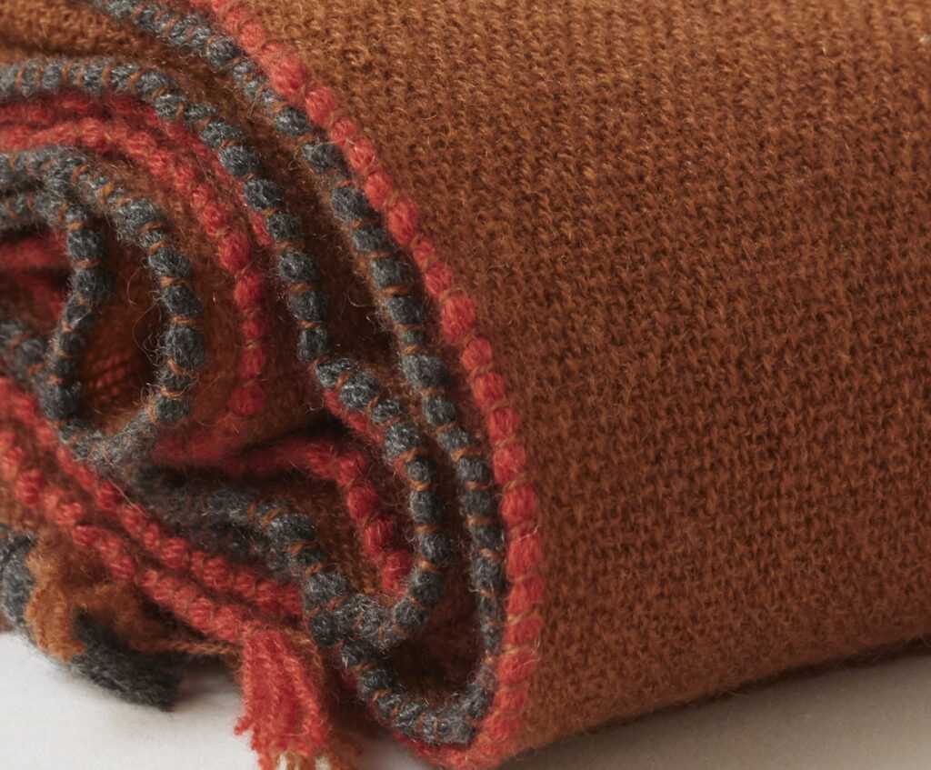 Teixidors_JAZZ_throw_RUSSET