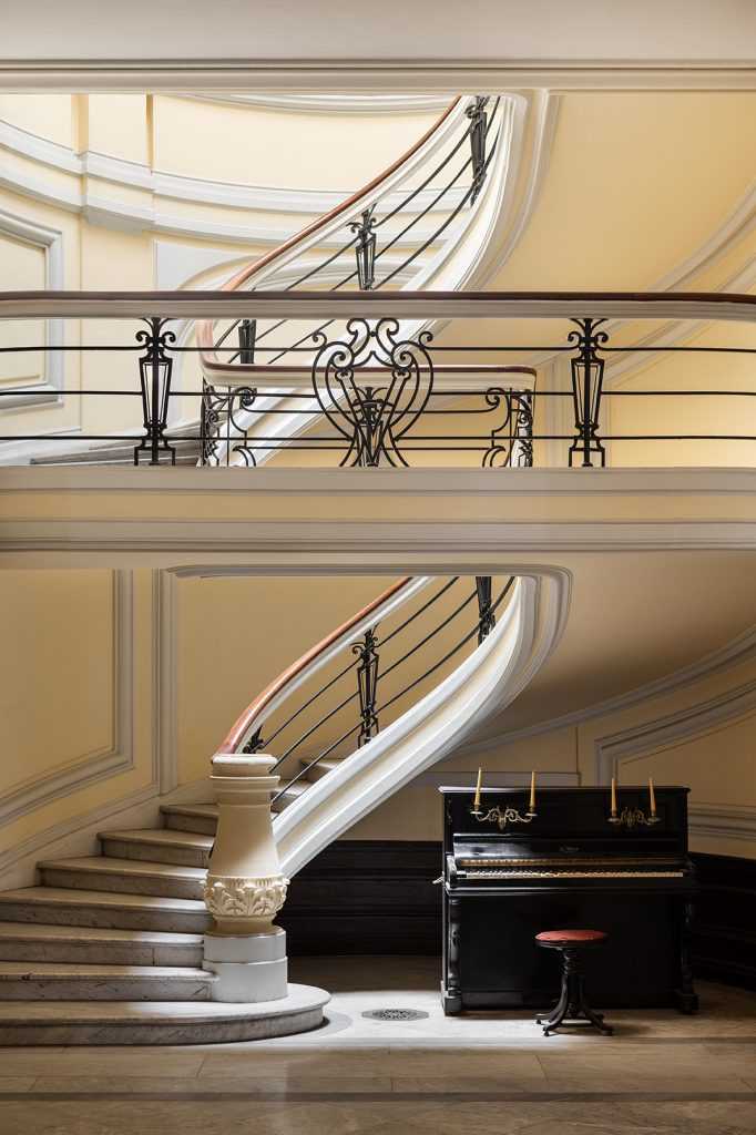 CASA DECOR-INTERIOR-VESTIBULE-STAIRCASE