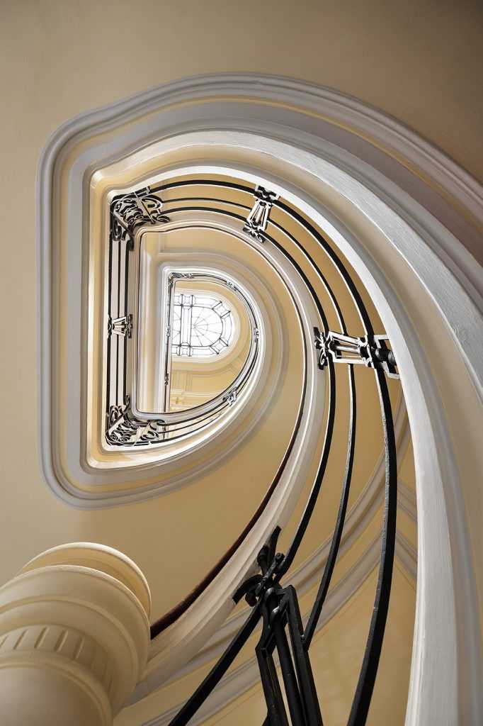 CASA DECOR-INTERIOR-VESTIBULE-STAIRCASE